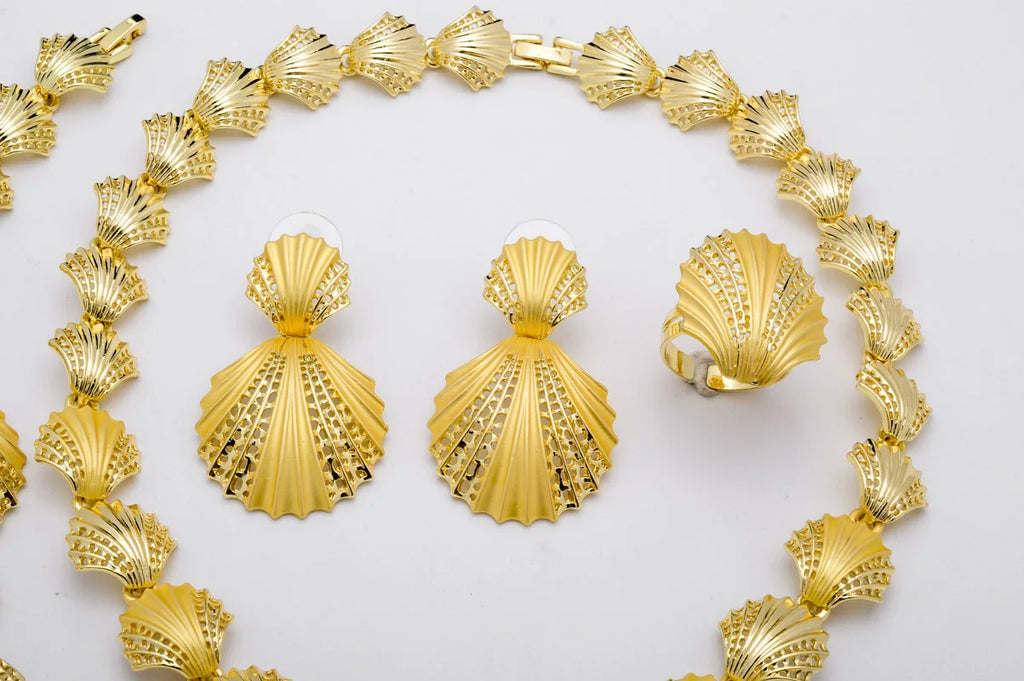 Set Gioielli Conchiglia Donna - Orecchini Collana Bracciale Anello Placcato Oro