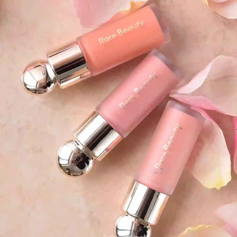 Set di blush Rare Beauty: Blush liquido effetto purè di patate, Blush in polvere che esalta il colore della pelle, con texture fine, facile da applicare e sfumare.