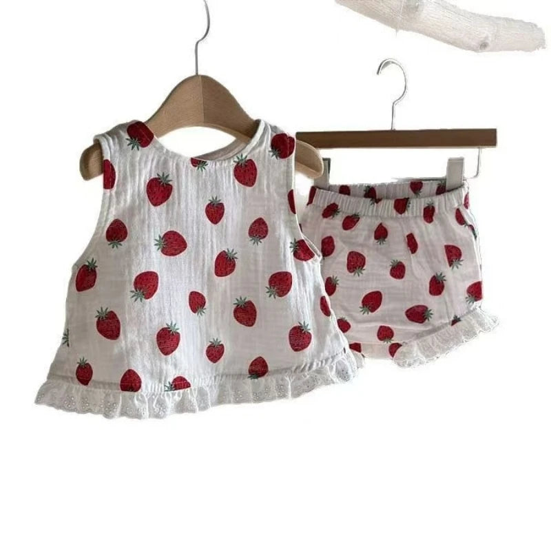 TZ2631 Stile coreano estate neonata cotone morbido bordo in pizzo tinta unita gilet fragola grandi pantaloncini P set vestito da bambino